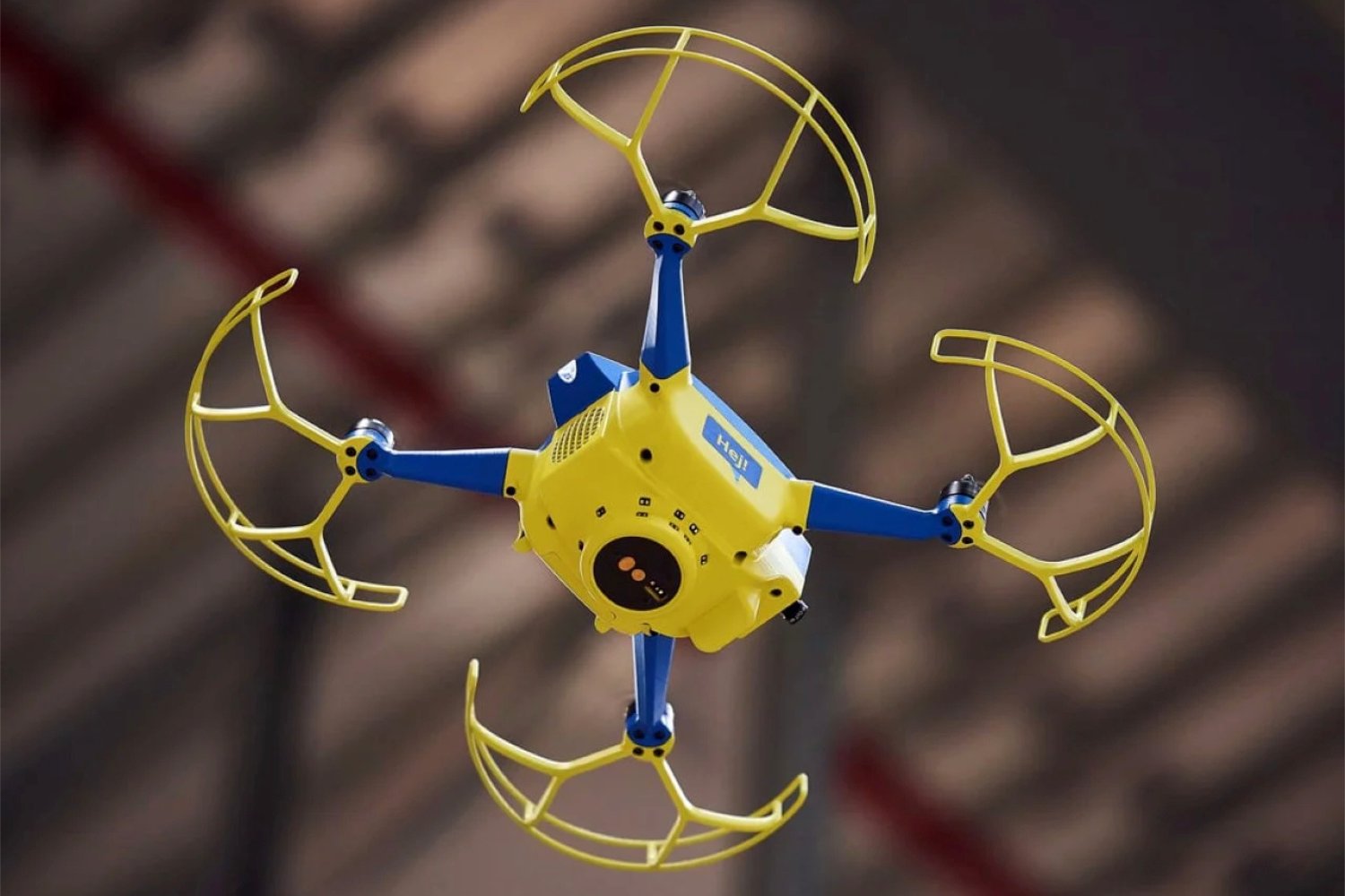 L’histoire derrière le drone bleu et jaune d’Ikea drone ikea verity