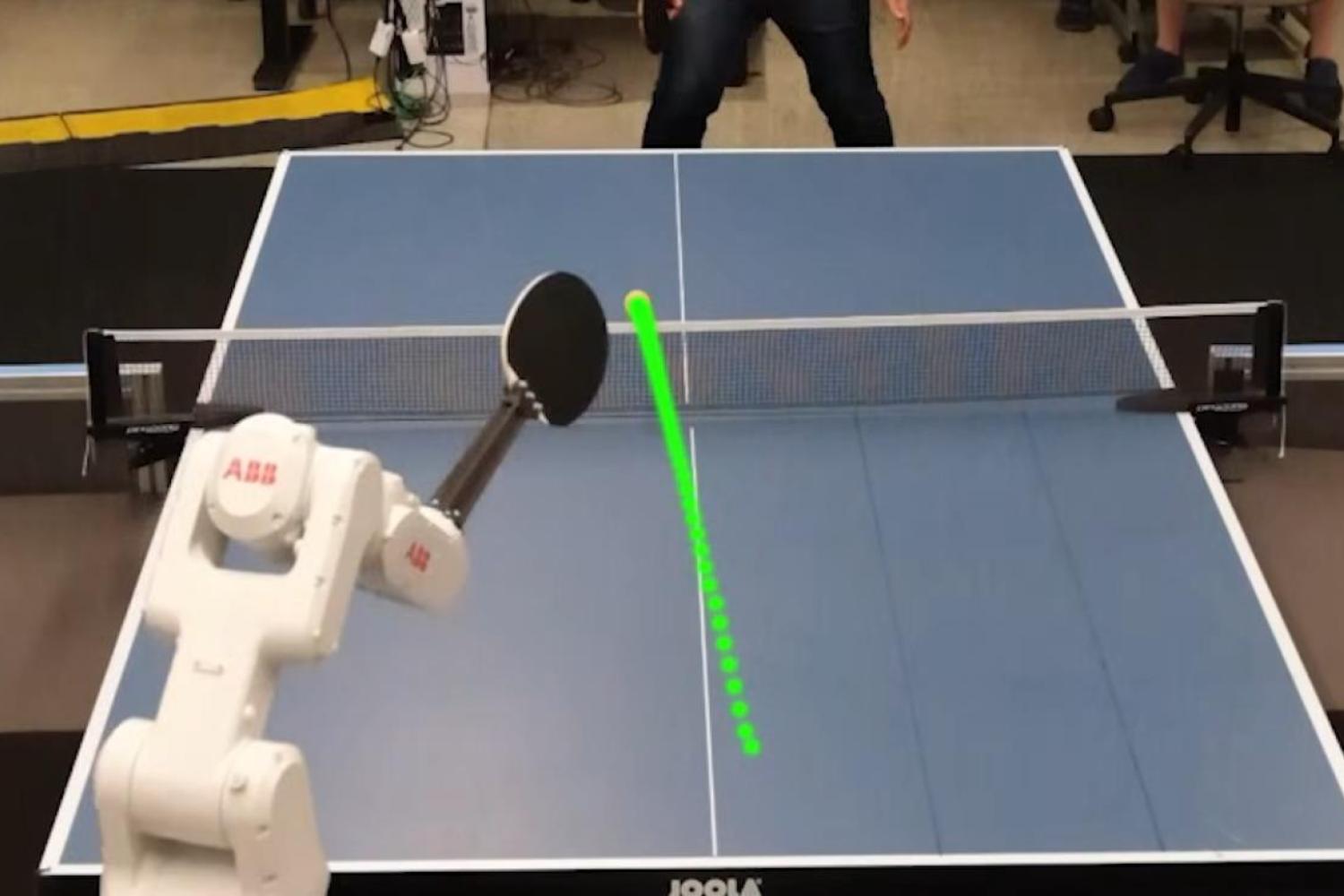 Ce robot rivalise avec les humains au tennis de table robot ping pong