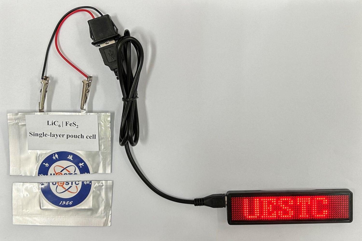 Cette batterie au lithium-soufre fonctionne même coupée en deux batterie li s