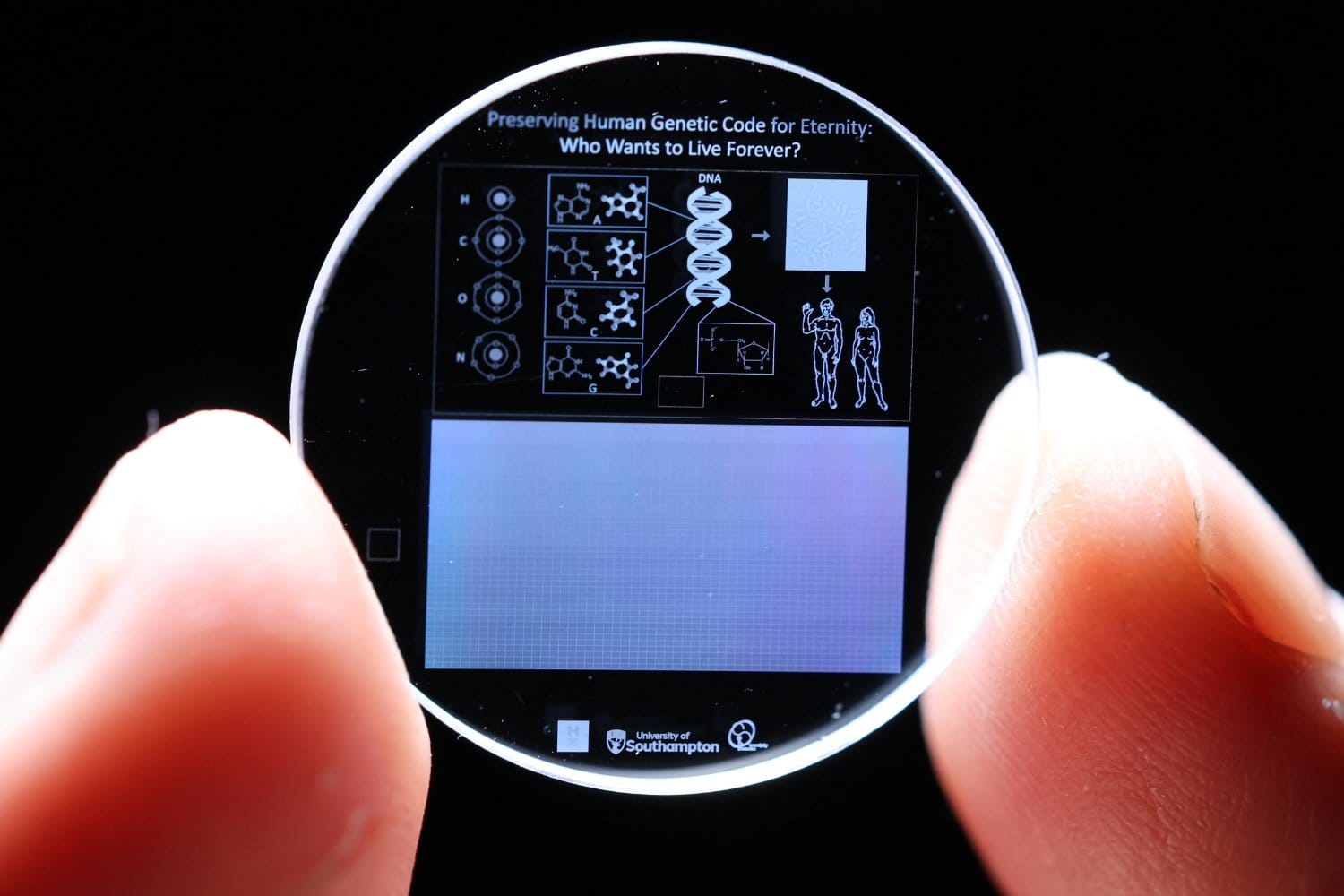 Le cristal 5D, une mémoire éternelle pour préserver le génome humain cristal genome