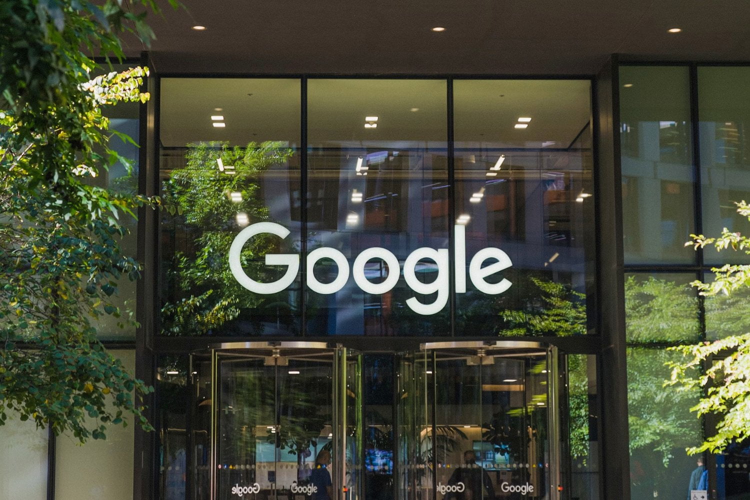 Google porte plainte contre Microsoft google acquisition