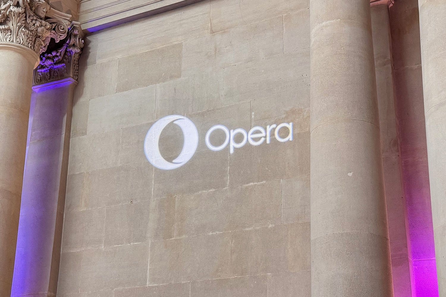 IA, onglets automatiques… le navigateur devient plus intelligent opera cover