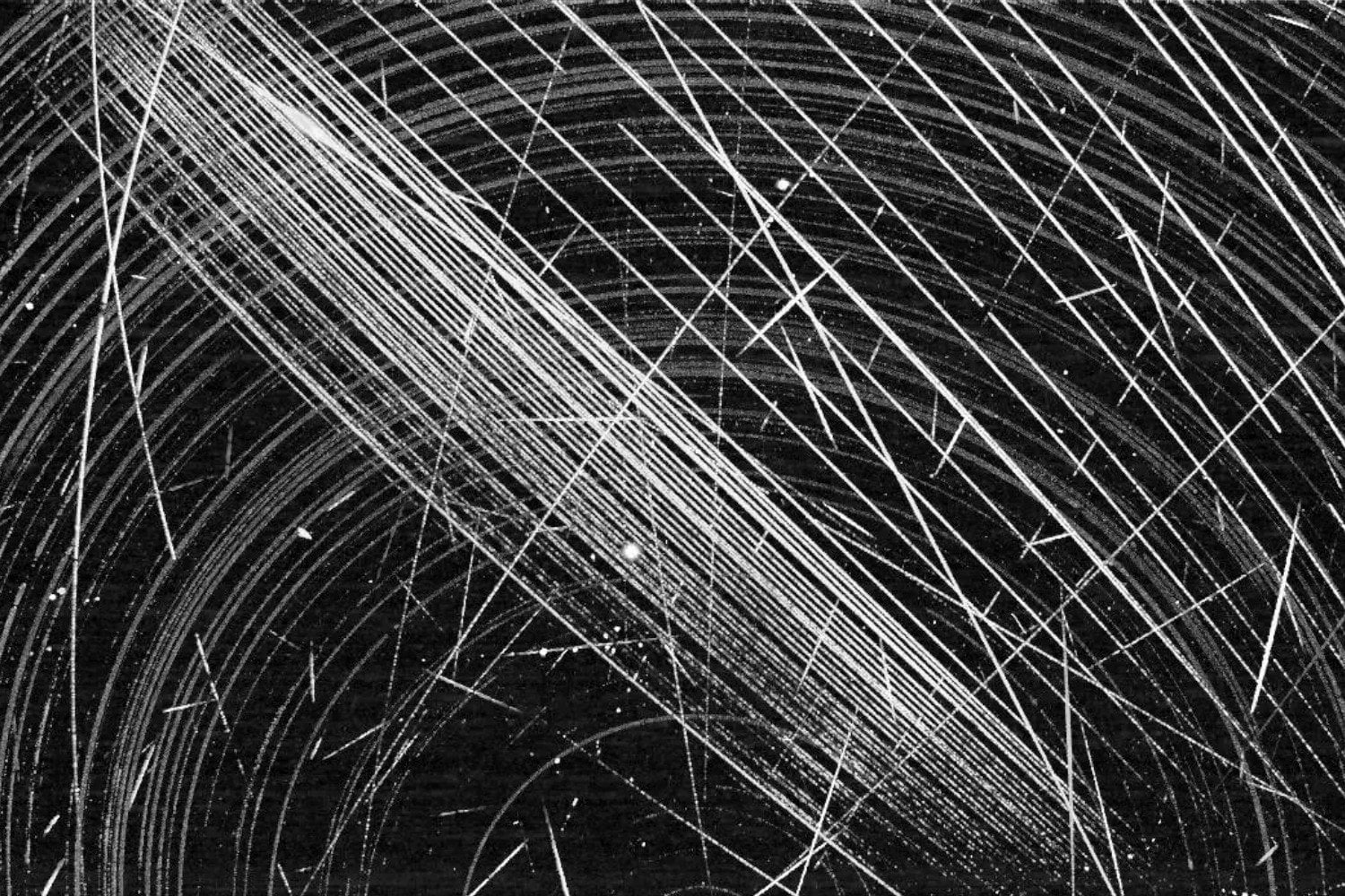 Les satellites Starlink font face à des « fuites de rayonnement électromagnétique » satellite starlink radiation orbite
