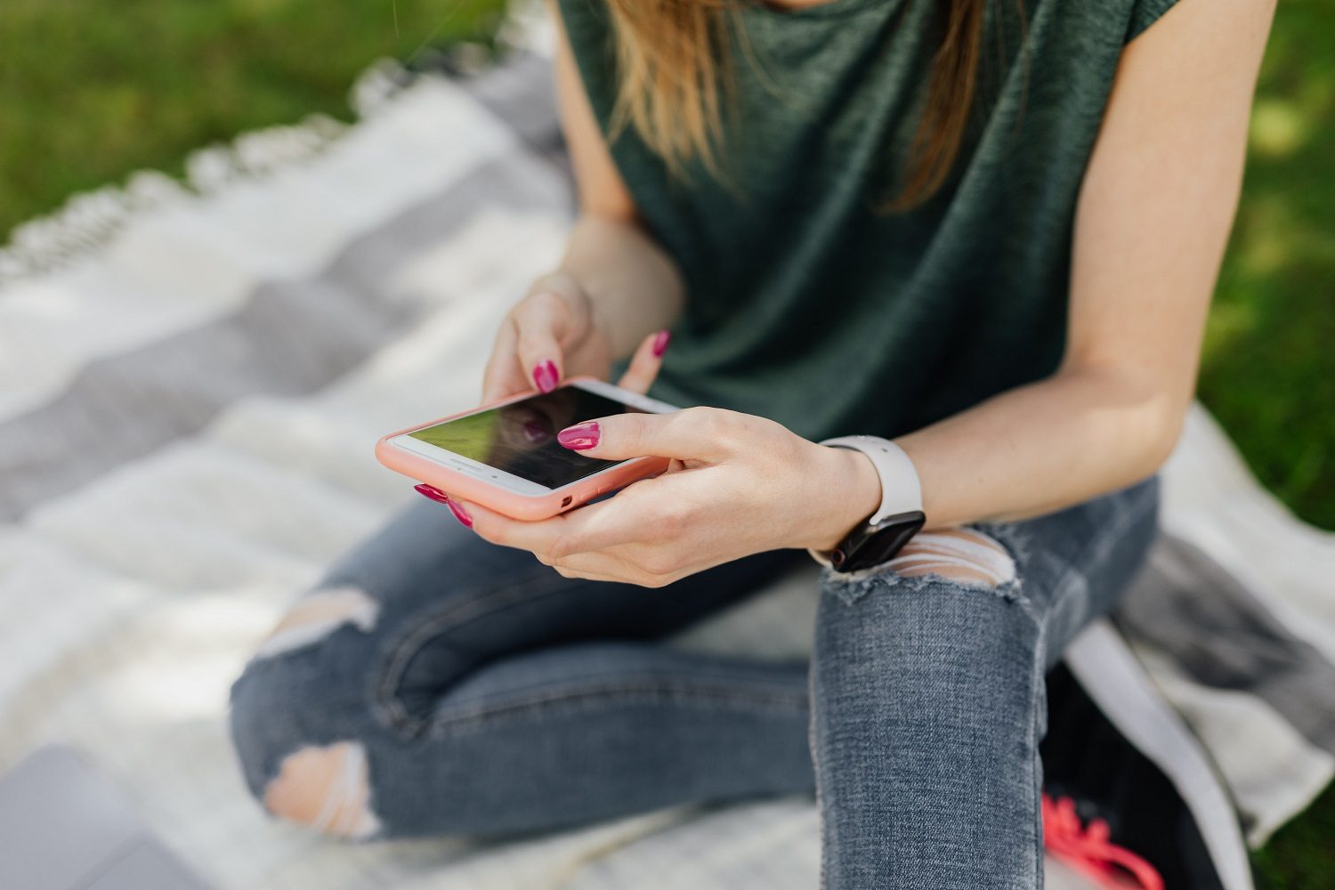 Avec son forfait illimité 200 Go en 5G à prix mini, cet opérateur dévaste la concurrence smartphone mains