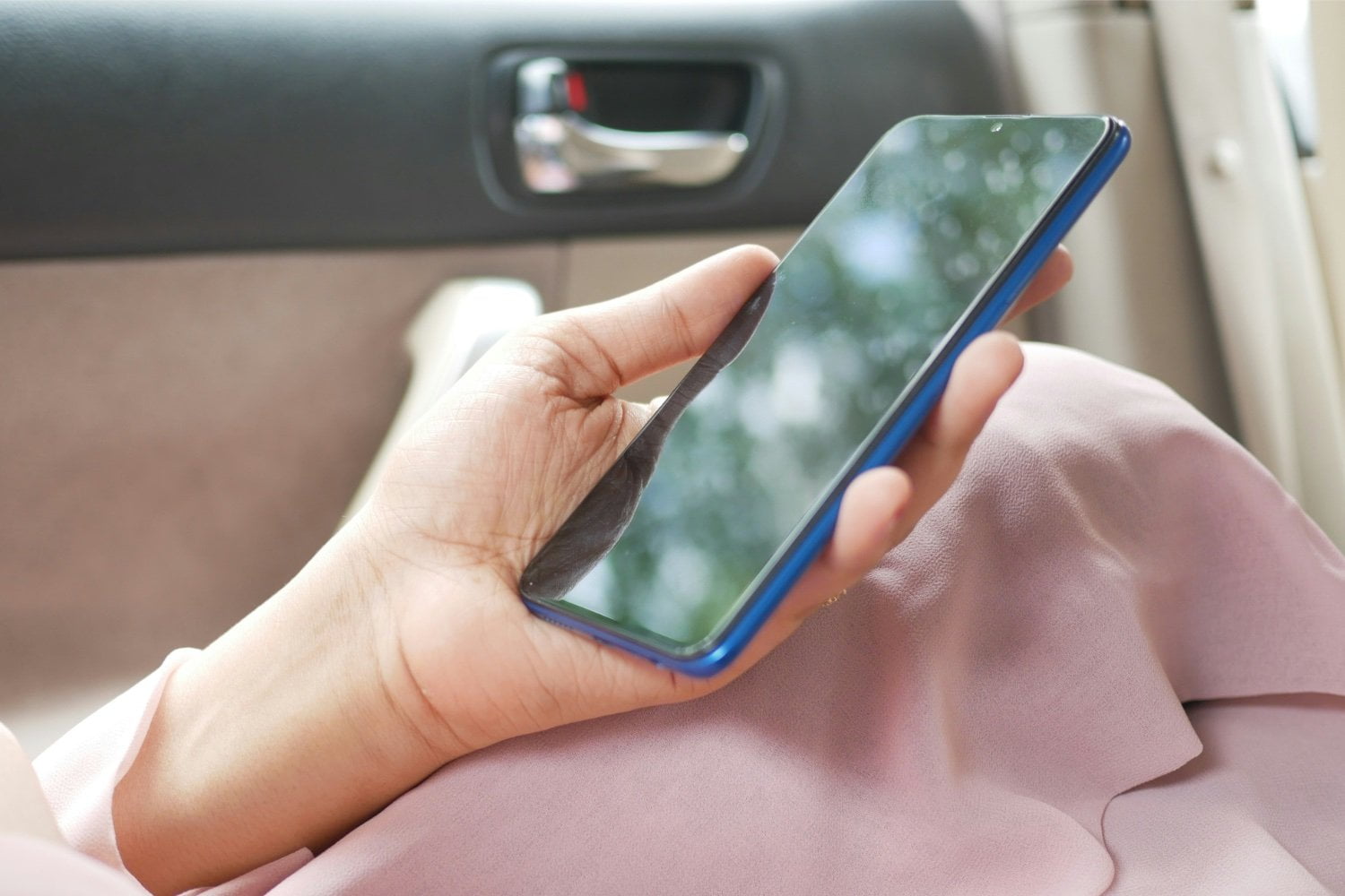La TNT bientôt disponible sur smartphones avec la 5G Broadcast smartphone voiture