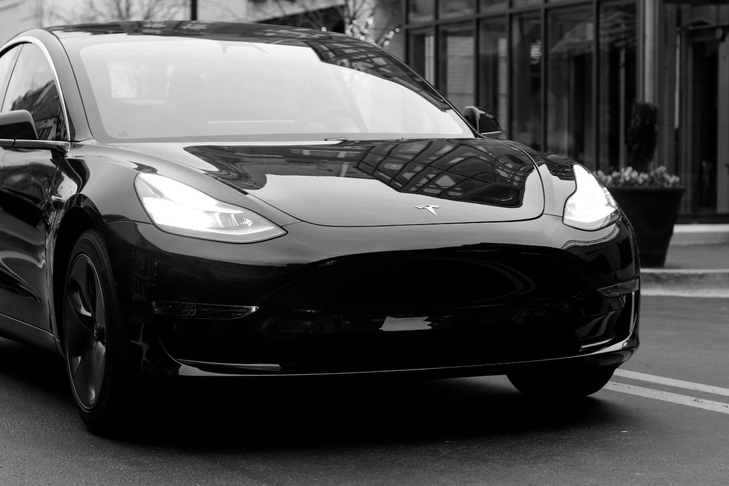 Tesla améliore l'ouverture mains libres du frunk voiture electrique tesla
