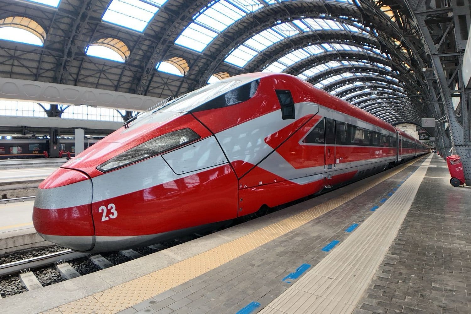 Le train à grande vitesse ETR1000 se pose comme un sérieux concurrent du TGV ETR1000