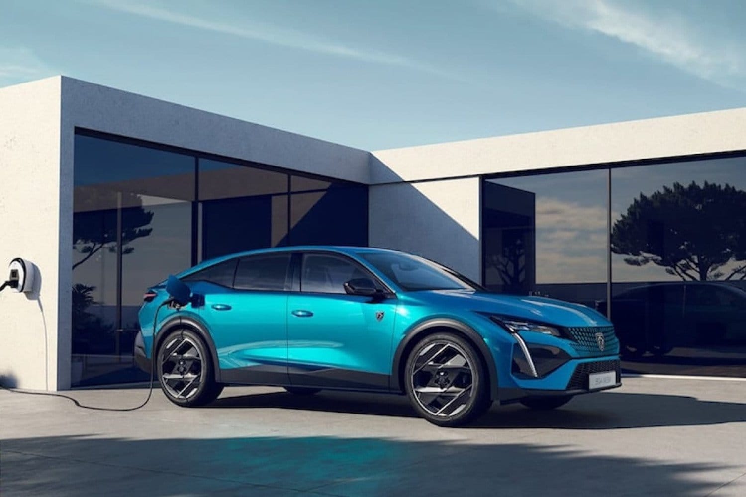 Peugeot lance une version électrique de sa 408 et, bonne nouvelle, elle a droit au bonus écologique La Peugeot e 408 electrique devoilee Un crossover innov
