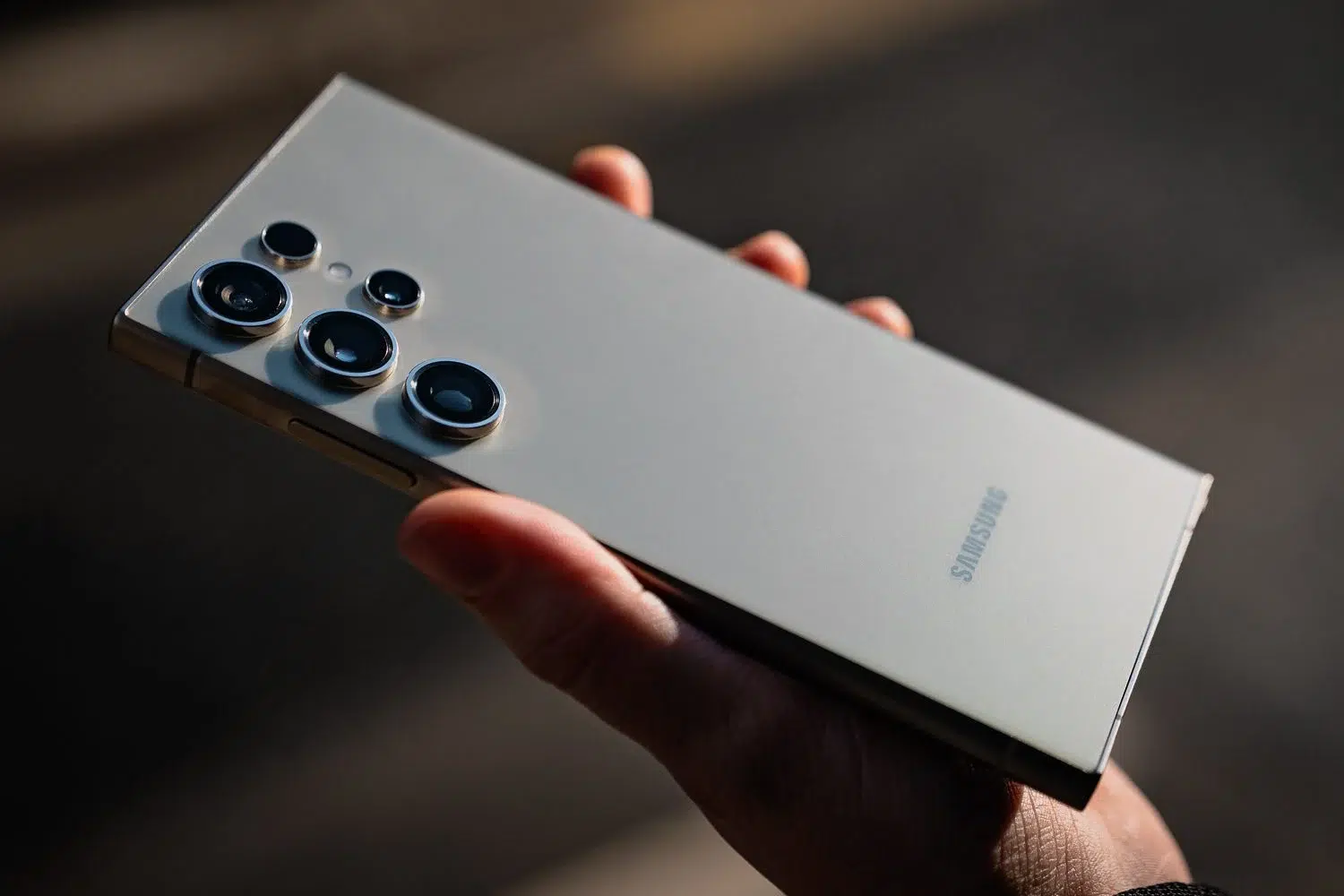 Son adversaire, le Galaxy S24 Ultra est -45% Samsung Galaxy S24 Ultra.webp