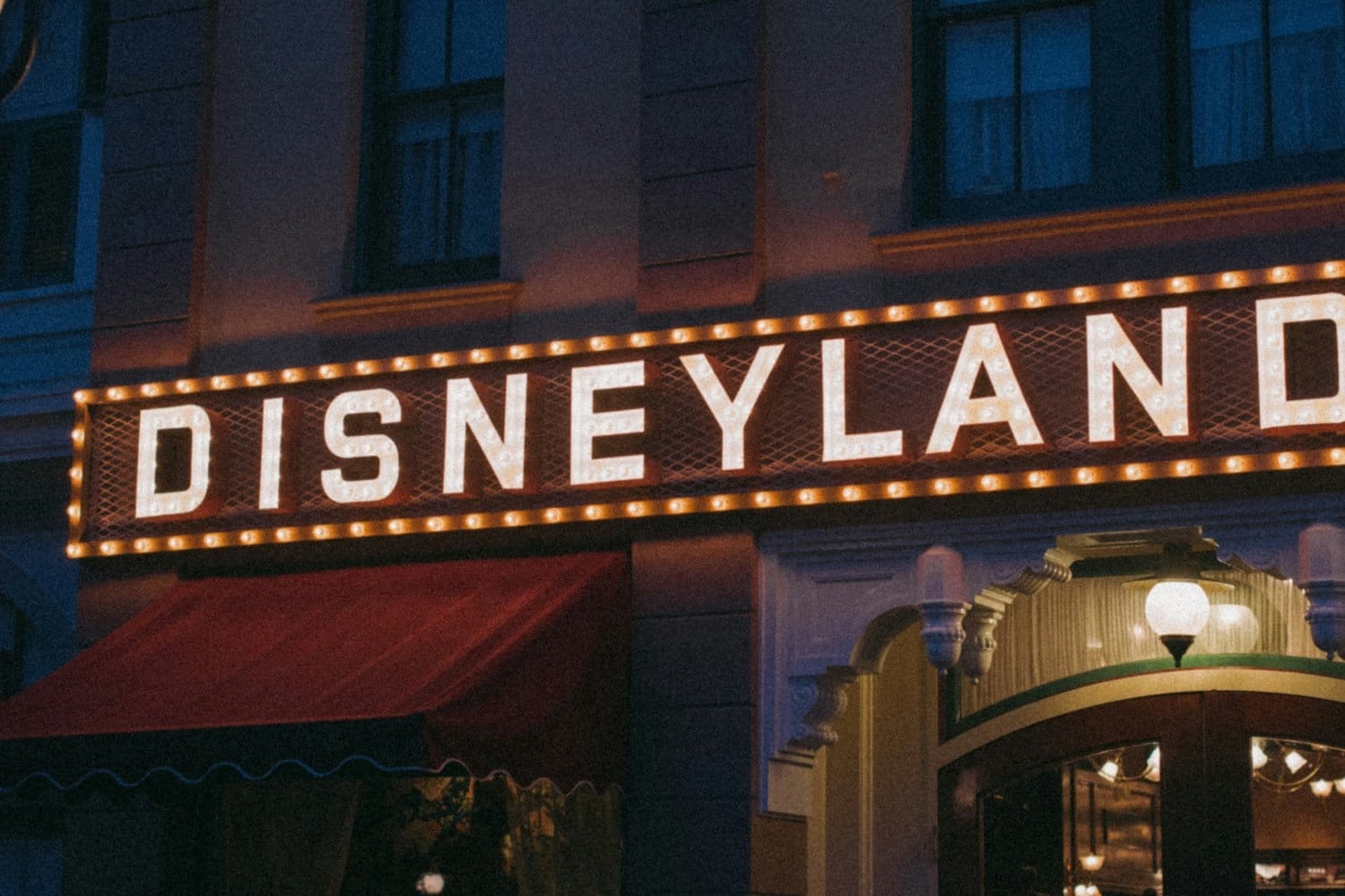Attention à cette nouvelle arnaque qui vous propose des billets pour Disneyland Paris disneyland