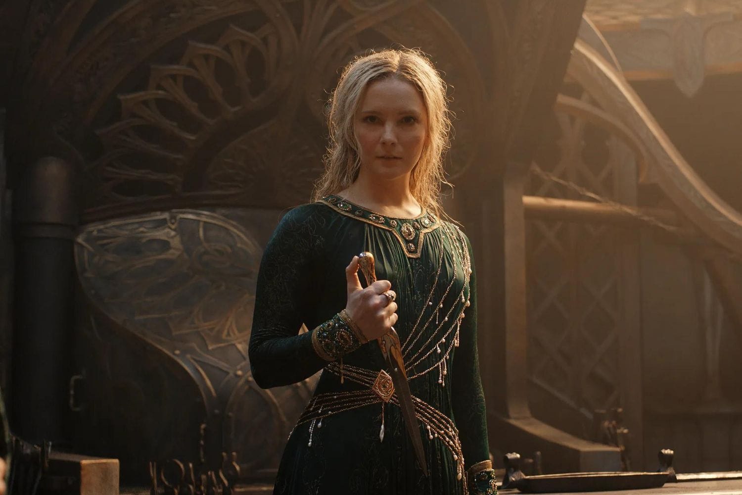 Où se réveille Galadriel à la fin de la saison 2 ? galadriel anneaux de pouvoir