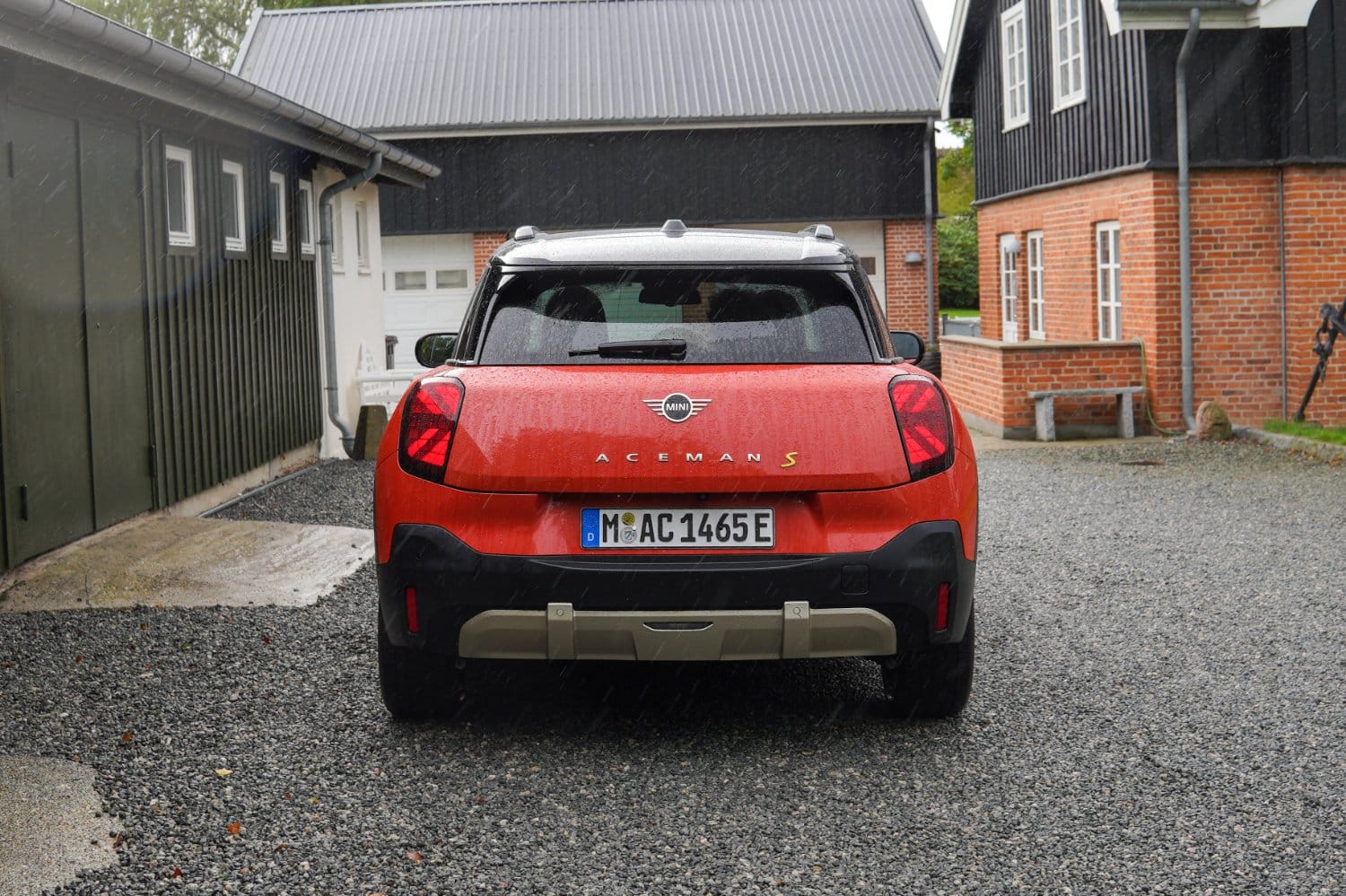 en un mot, « intermédiaire » mini aceman arriere