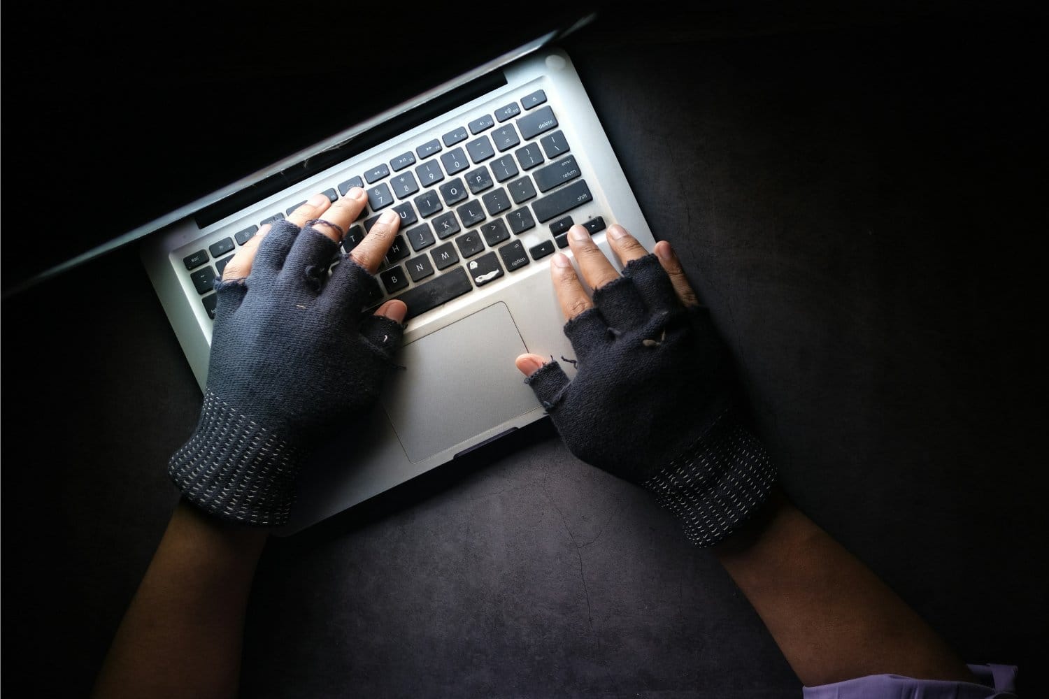 Un malware bloque les navigateurs pour voler vos identifiants Google pirate