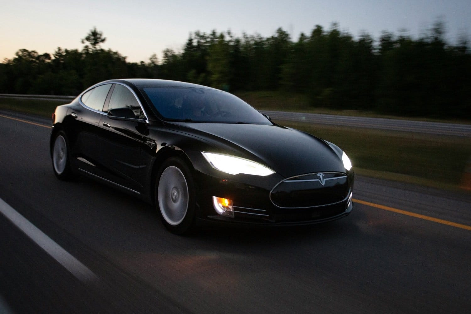 Elon Musk revient sur la promesse de la conduite autonome FSD sur tous les Model 3 tesla model 3