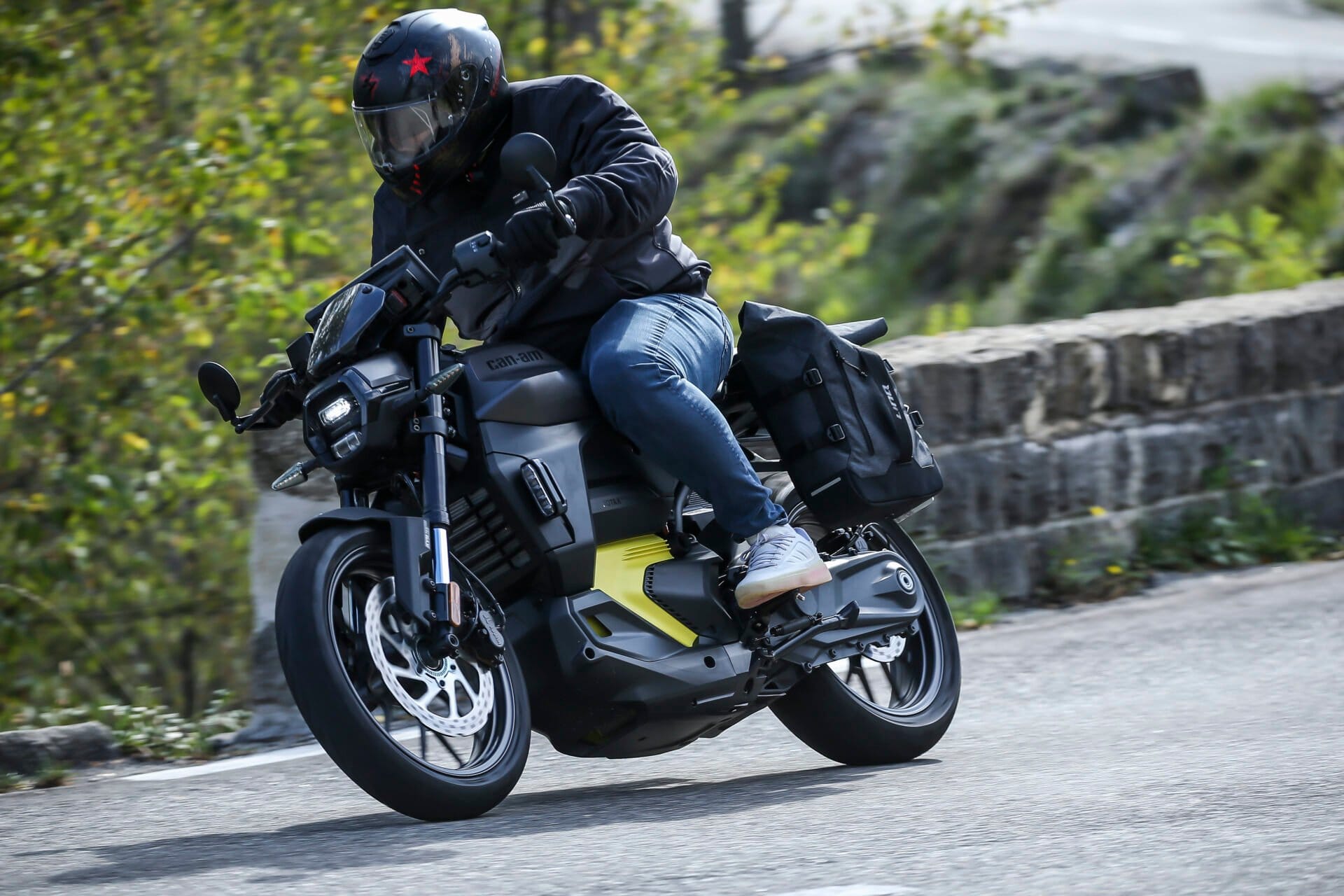 Essai de la moto électrique Can-Am Pulse 11 kW : la meilleure pour newbies Can Am Pulse Origin 2024 712