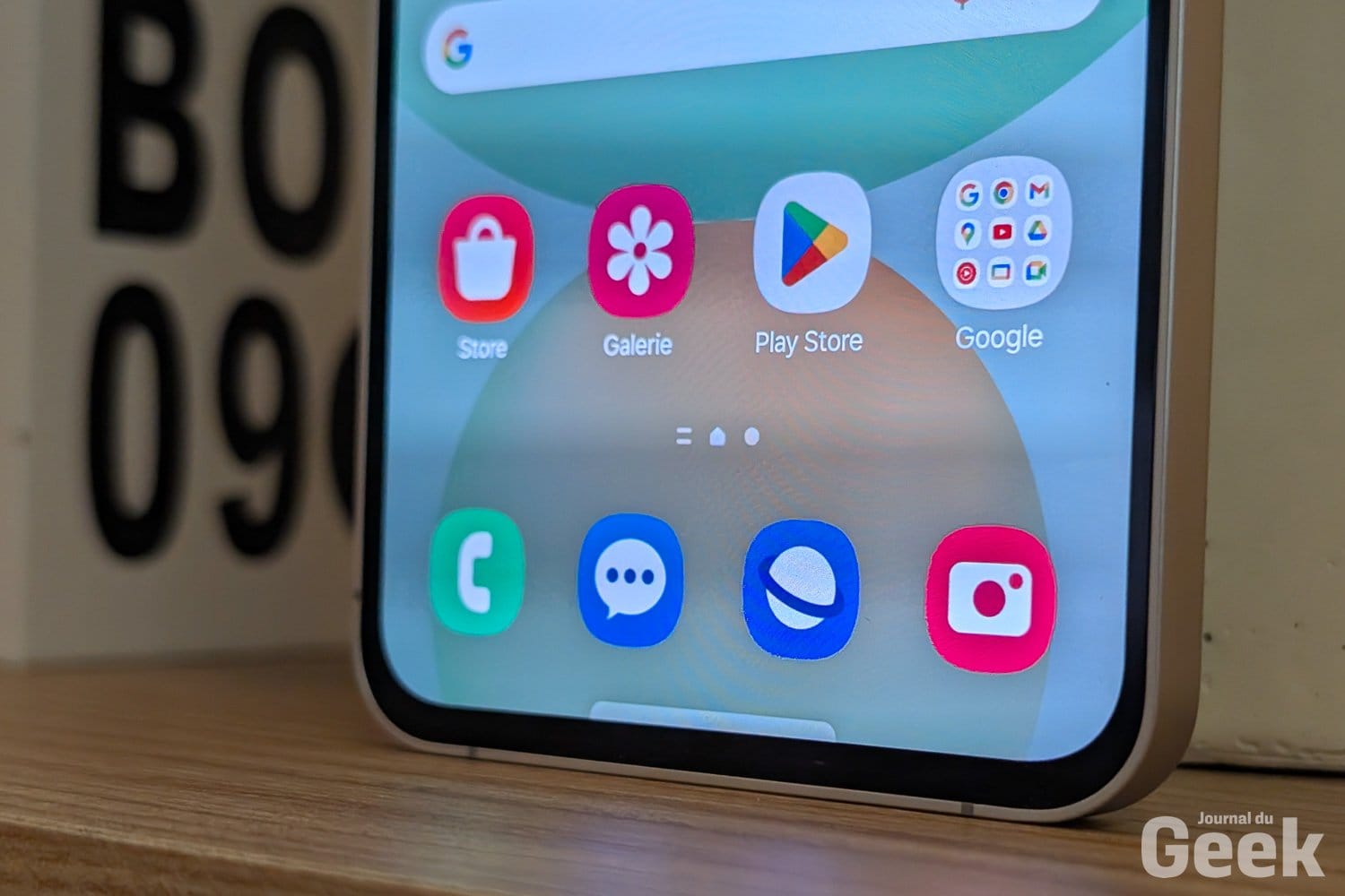 pas assez premium, la marque Galaxy pourrait être remplacée Samsung Galaxy S24 FE Live 04