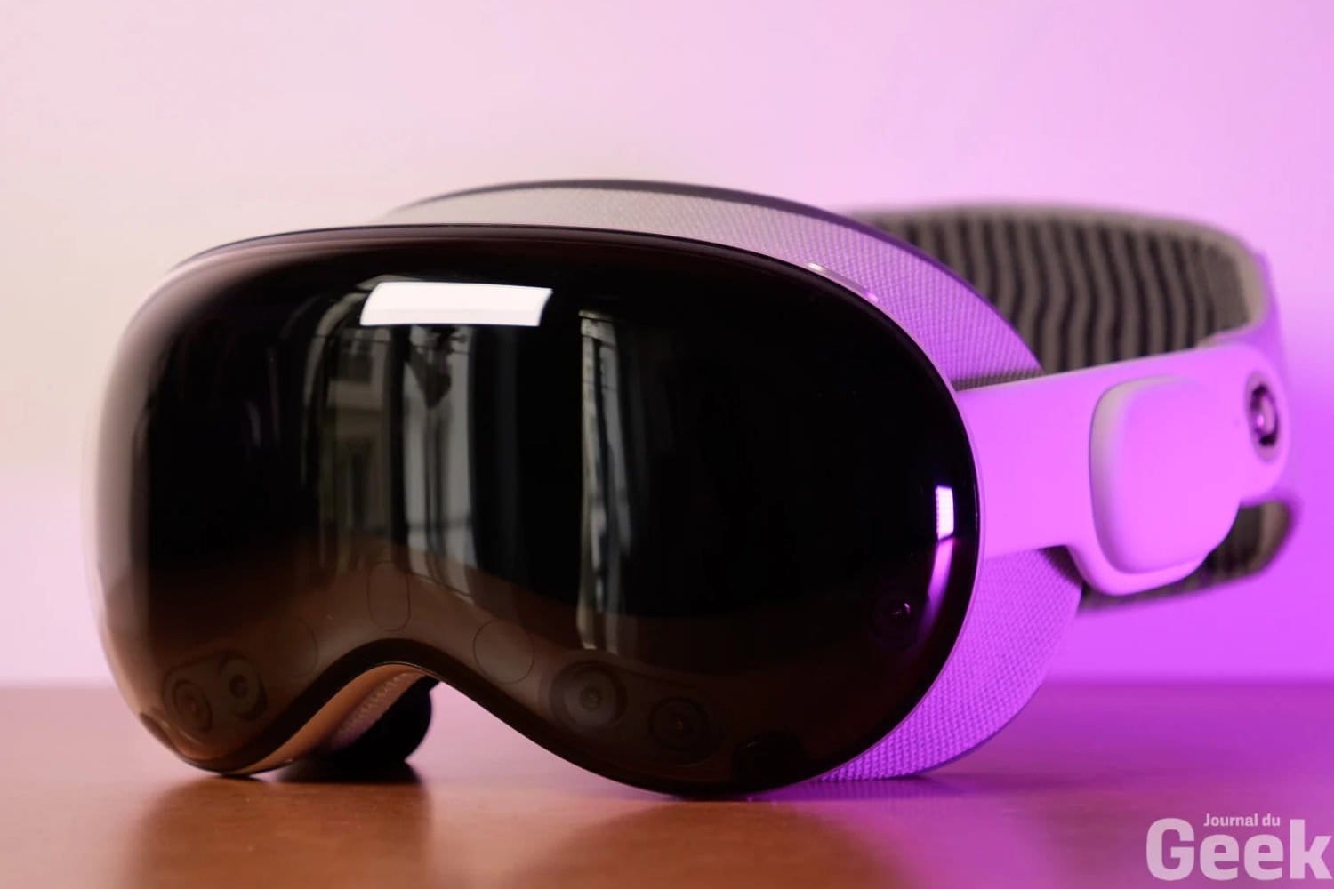 L'Apple Vision Pro de 2025 aurait une puce M5, le modèle moins cher attendra apple vision pro jdg